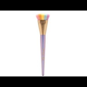 NEW Too Faced Magic Rainbow Strobing Brush